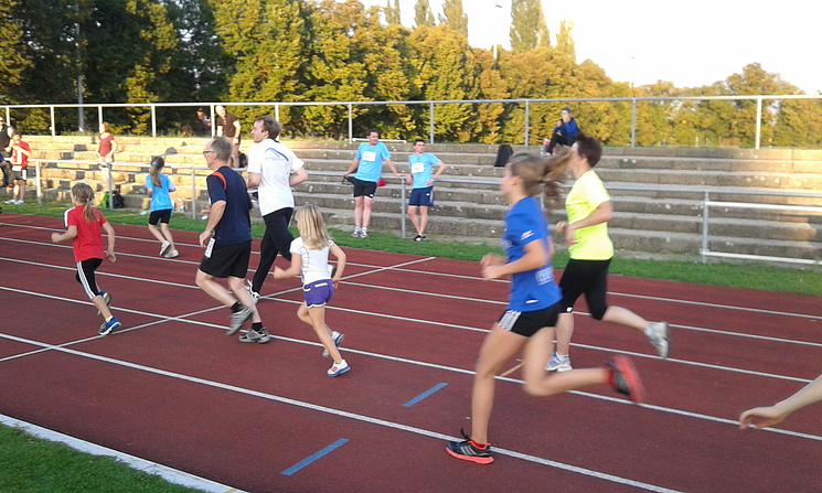 LäuferInnen auf dem Lauffeld